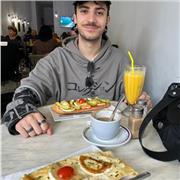 Estudiante de ciencias ambientales con conocimientos de inglés B2, matemáticas y biología. Podría dar a primaria y ESO.